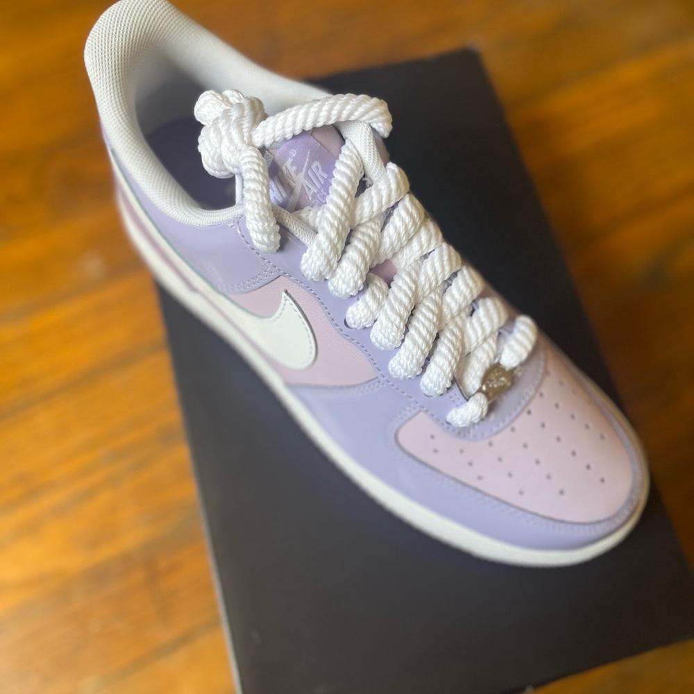 Nike Air Force 1 '07 LV8 in Hydrangeas and White - Picture 4 of 13